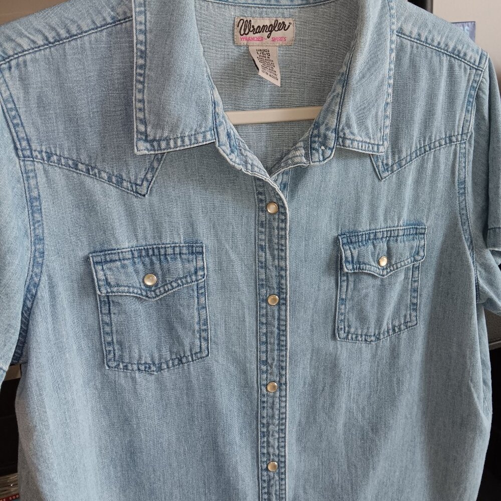 Wrangler Light Blue Denim Short-Sleeve Button-Down Shirt - Picture 2 of 3